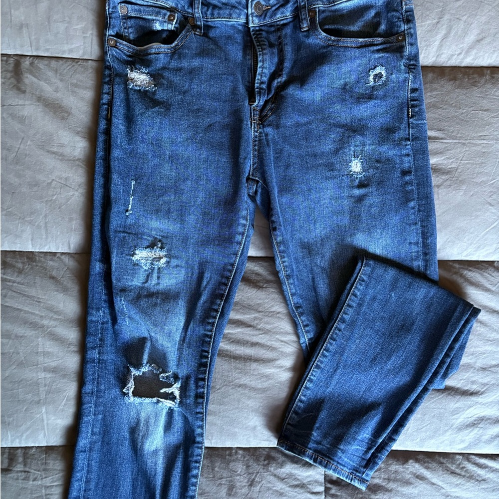 Aeropostale women’s distressed dark blue jeans size 32/32